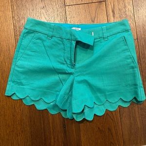 **Like New** J Crew Size 2 Kelly Green Scallop Cotton/Linen shorts